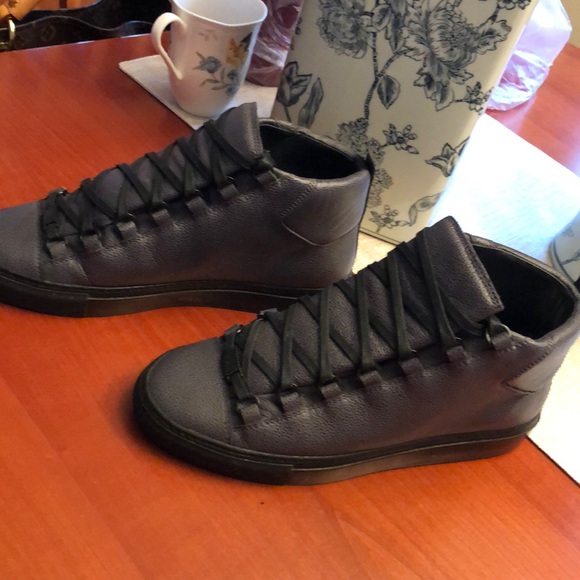 BALENCIAGA Men's Mid Top Sneaker